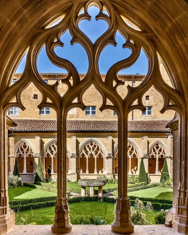 Baie à claire-voie, Cloître de l’abbaye de Cadouin, fin XVème siècle